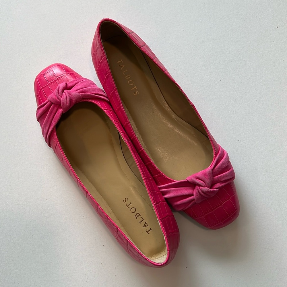 Talbots - 8, crocodile print, leather/suede pink flats